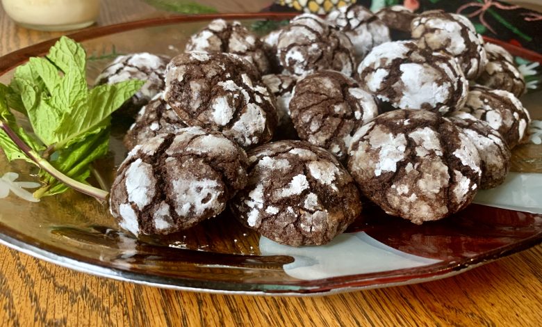 Chocolate Pretzel Crinkle Cookies