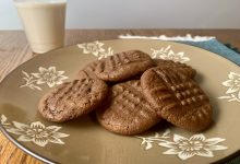 4-Ingredient Chocolate Peanut Butter Cookies